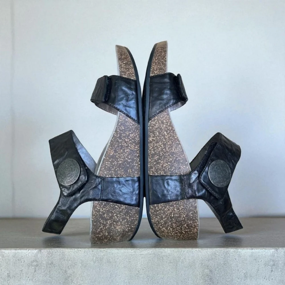 Abeo Una Metatarsal Wedge Sandal in Black Women’s Size 10N